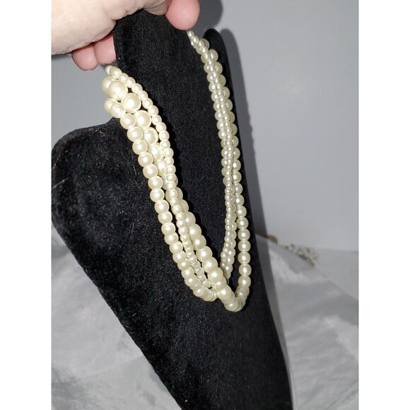 A Three Strand Faux Pearl Beaded Necklace Classic MCM Choker Elegant Graceful - Picture 7 of 9